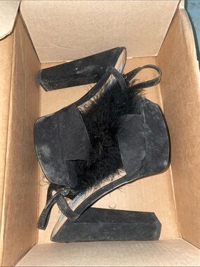 Steve Madden Black Feather Platform Block Heel Sandals